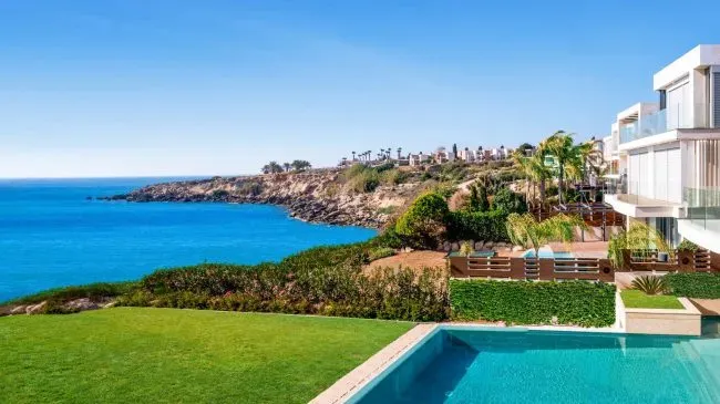 Property gallery view 6