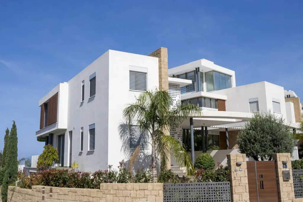 Property gallery view 8