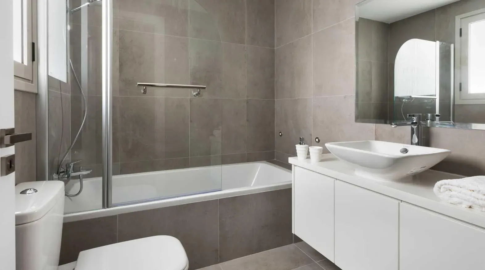 Property gallery view 10