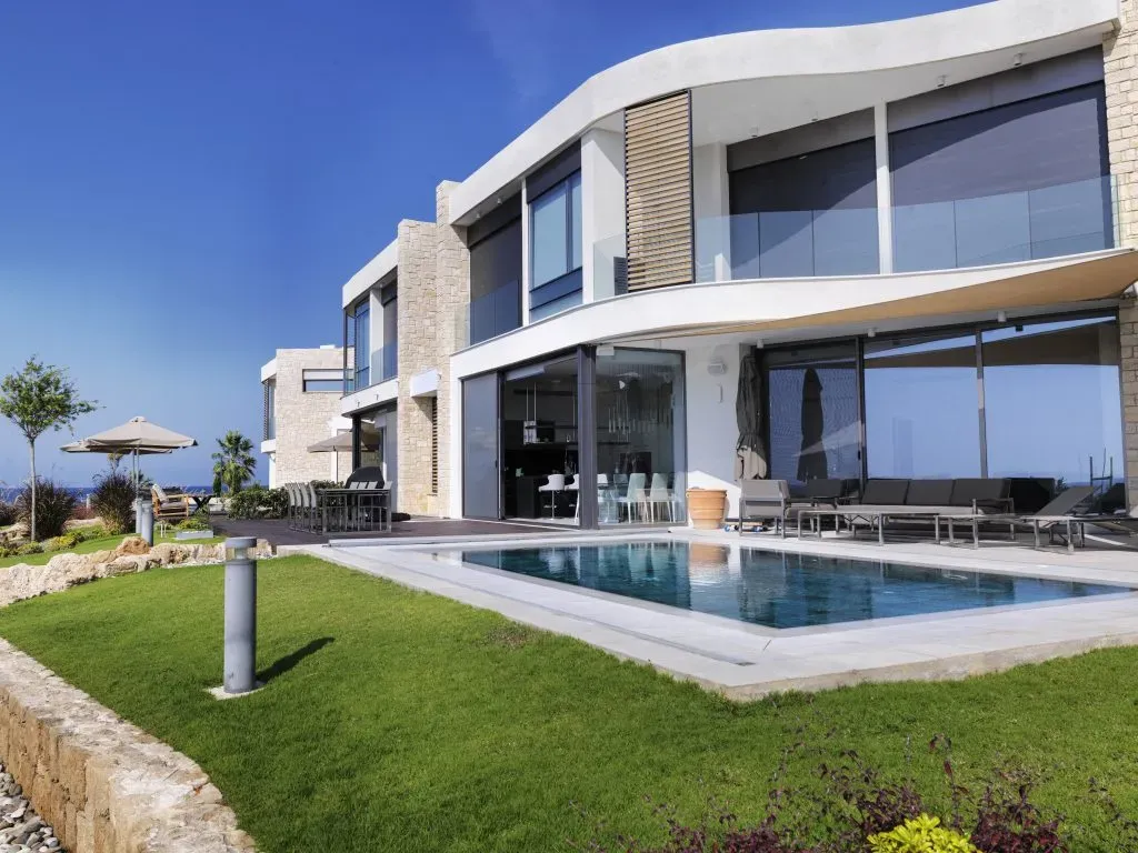 Property gallery view 12