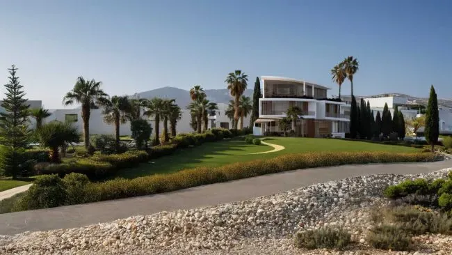 Property gallery view 11