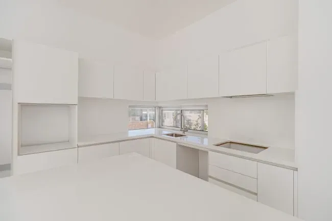 Property gallery view 14