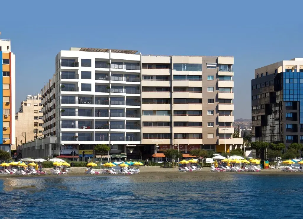 Property gallery view 8