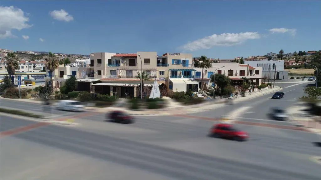 Property gallery view 8