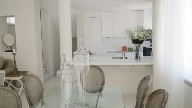 Property gallery view 7