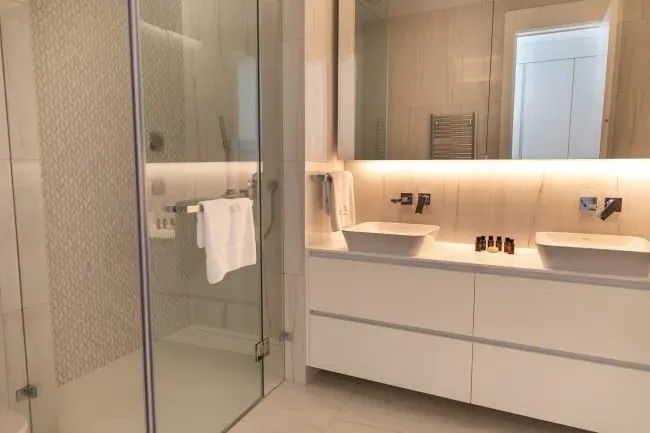 Property gallery view 11