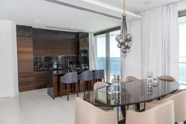 Property gallery view 6