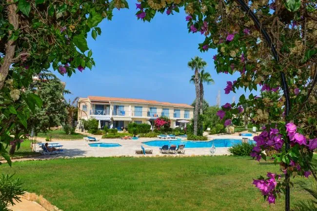 Property gallery view 8