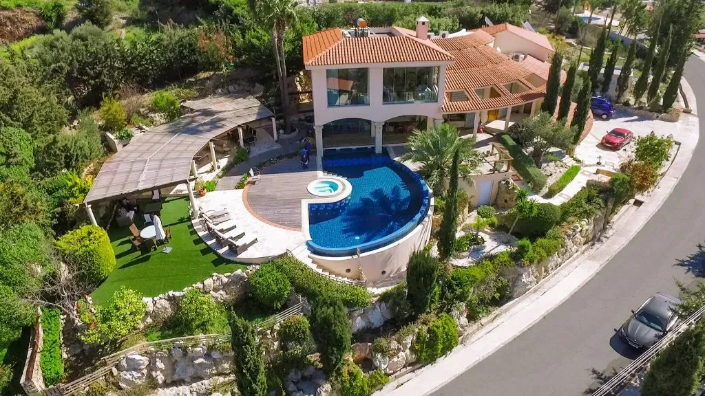 Property gallery view 12