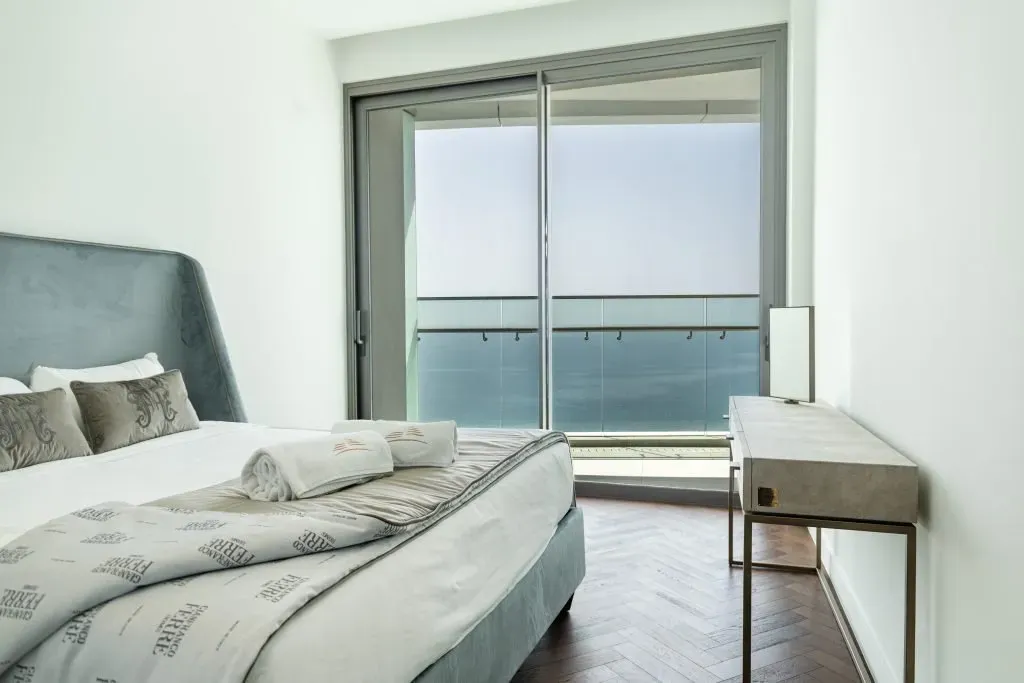 Property gallery view 4