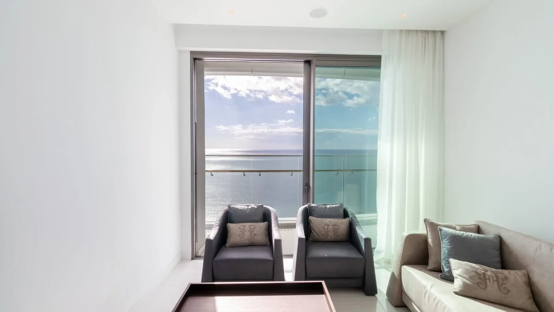 Property gallery view 1