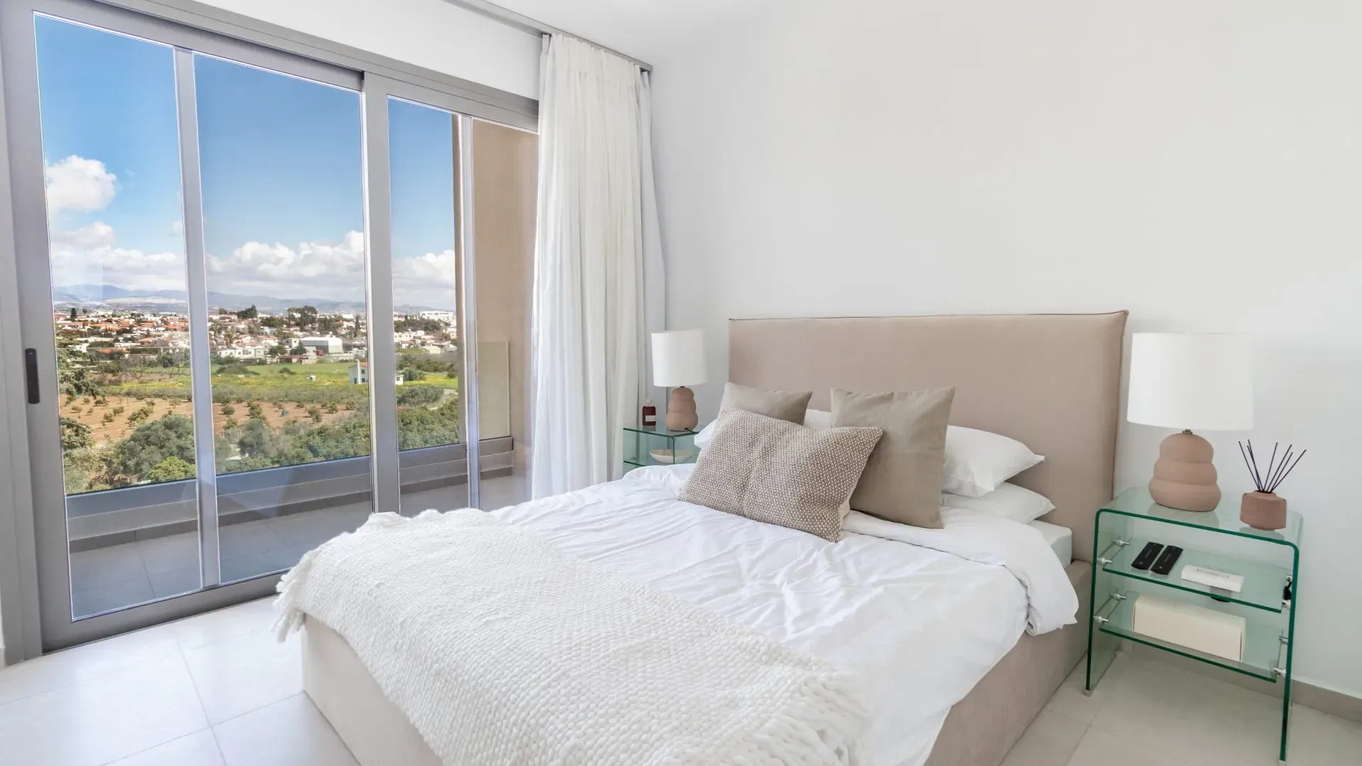 Property gallery view 1