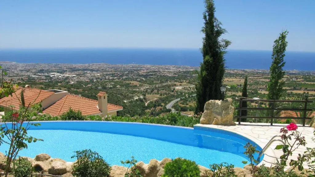 Property gallery view 3