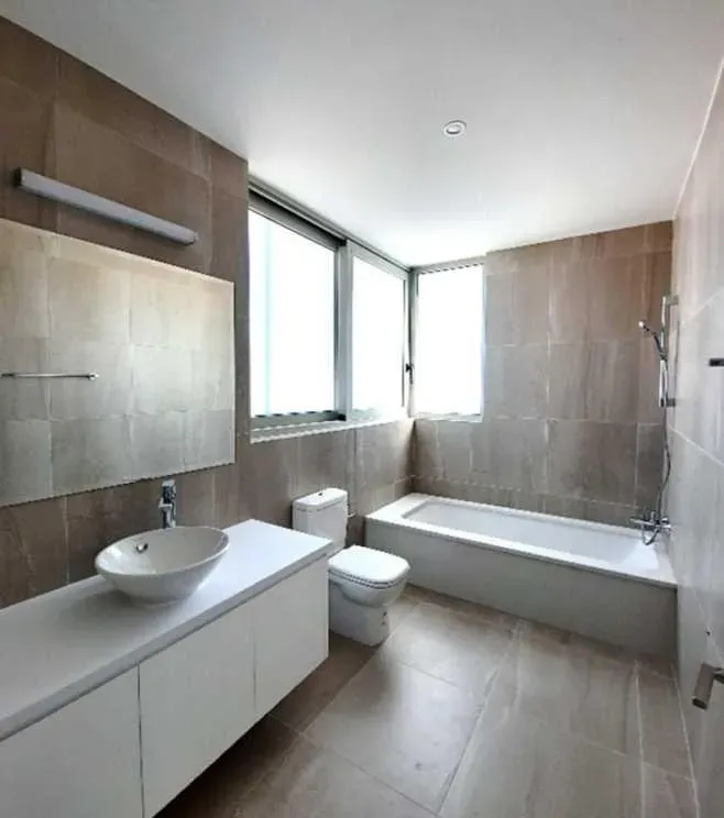 Property gallery view 4