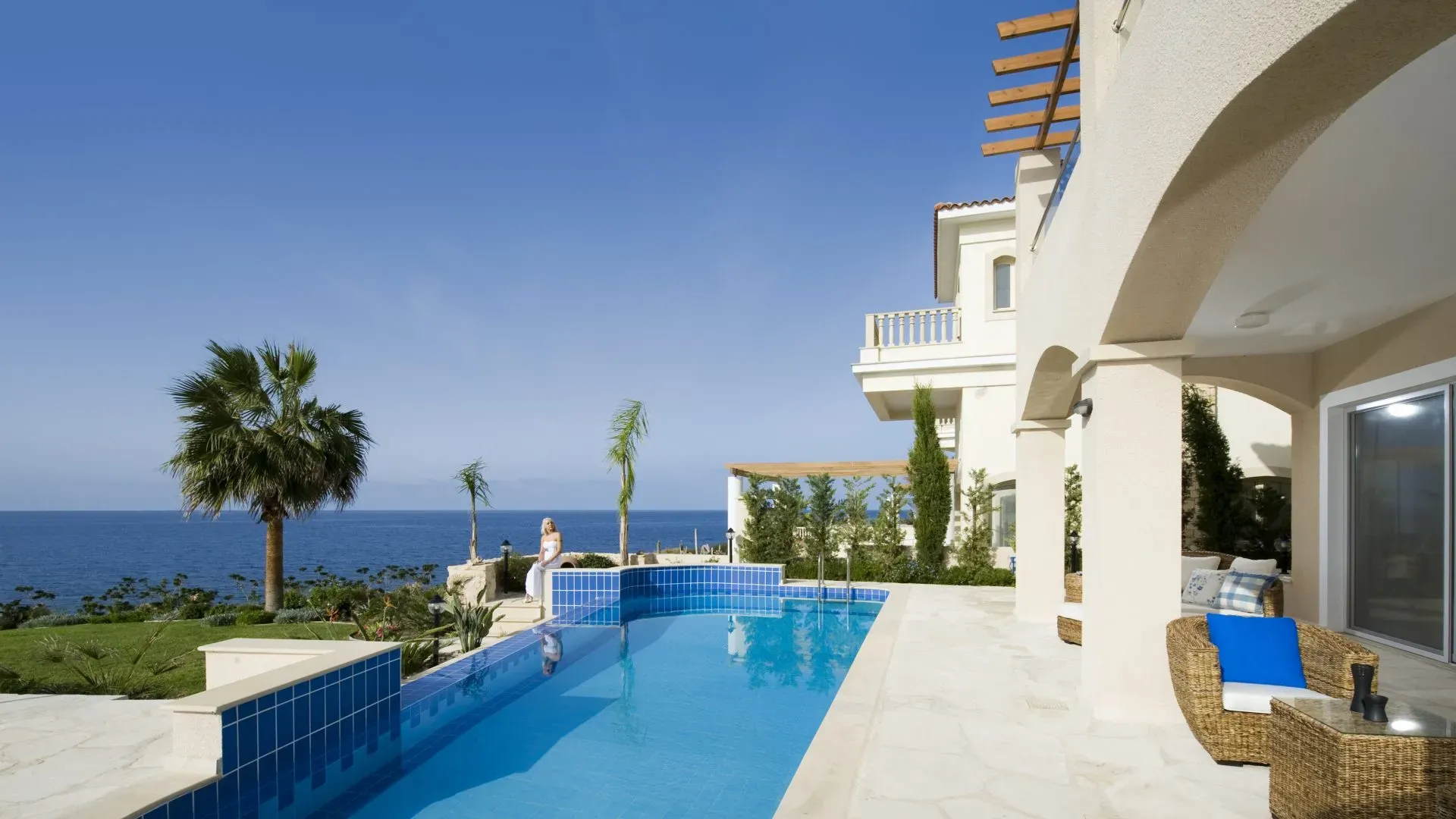 Property gallery view 1