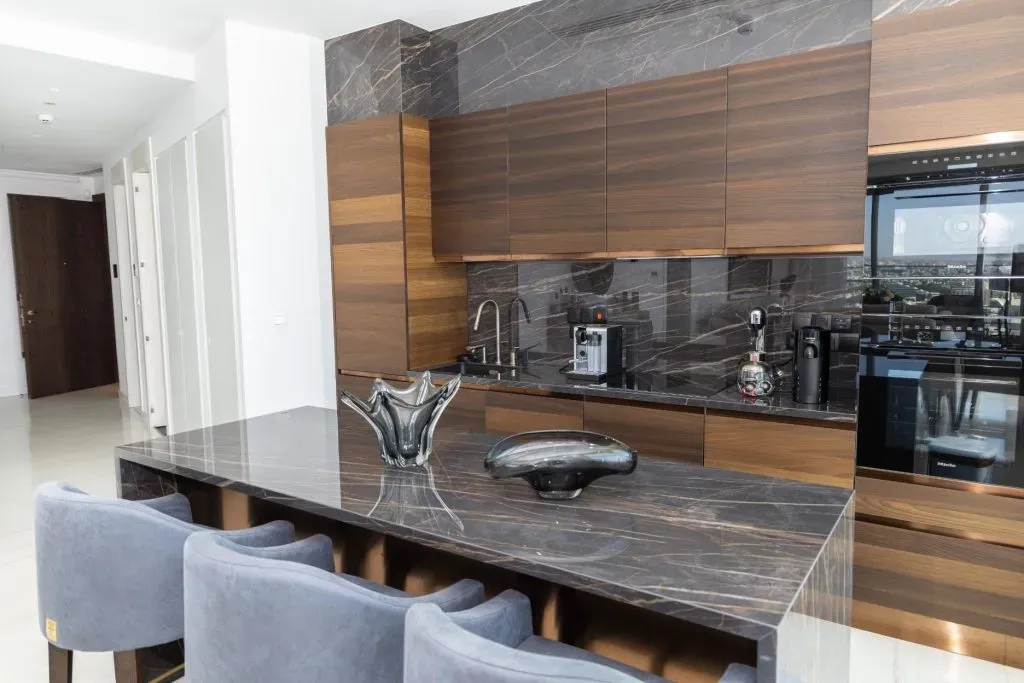 Property gallery view 4