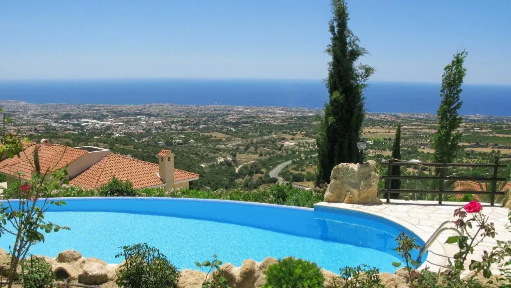 Property gallery view 4