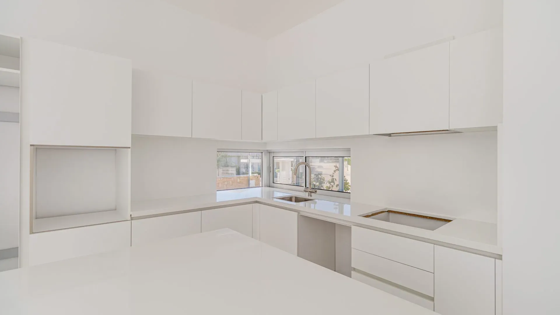 Property gallery view 1