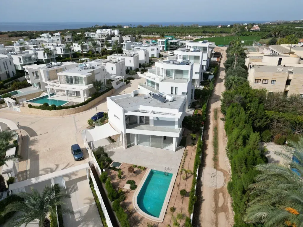 Property gallery view 4