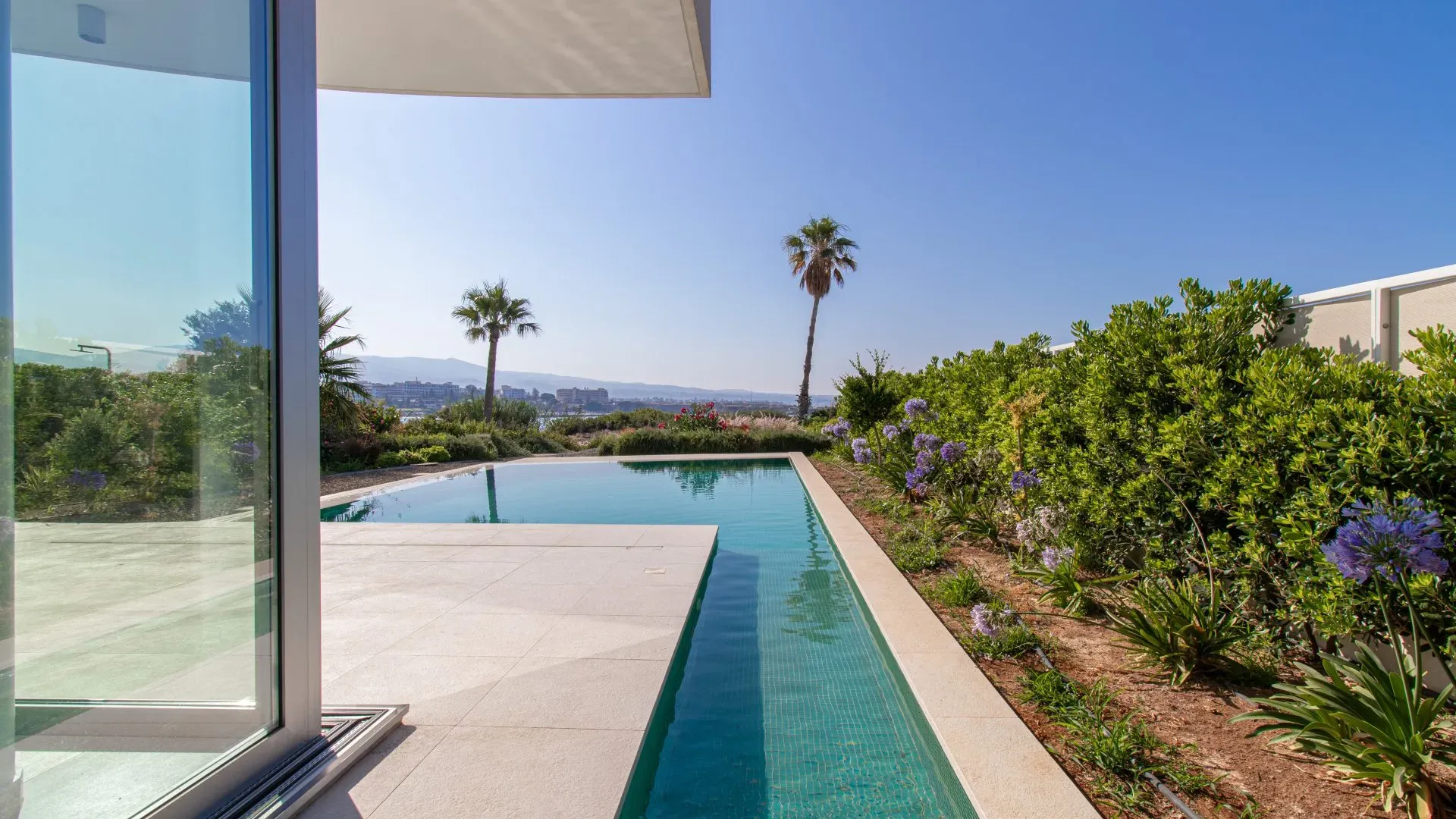 Property gallery view 1